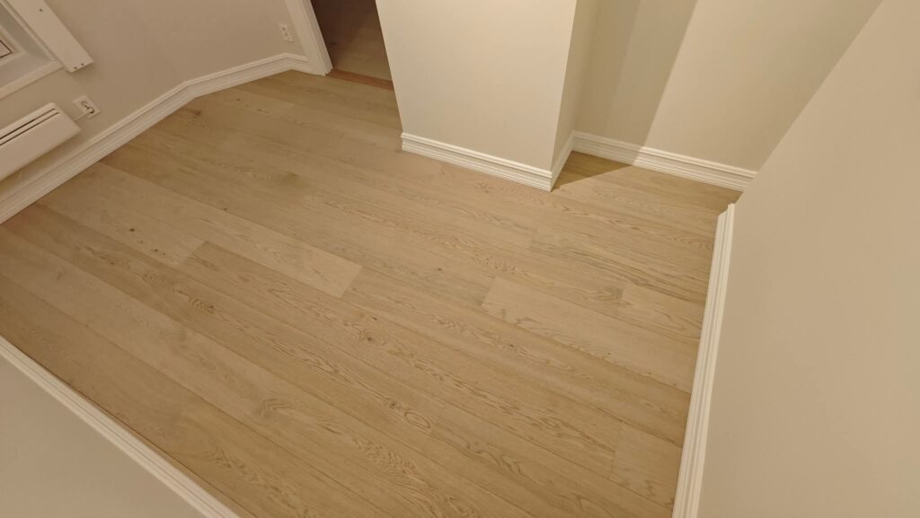 Grindų įrengimas - laminatas, parketas, plytelės